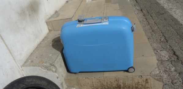 Le propriétaire de la valise suspecte placé en garde à vue au commissariat du plateau (communiqué)