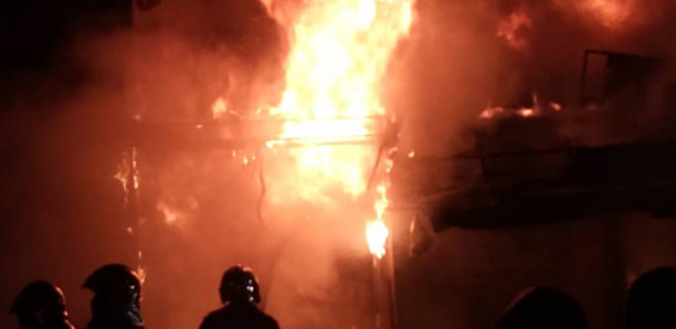 Incendie à Sandaga : Le feu finalement maîtrisé, une dizaine de cantines ravagée