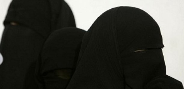 Rebeuss: Deux hommes en Burqa avec de fausses hanches et de faux seins arrêtés dans une mosquée