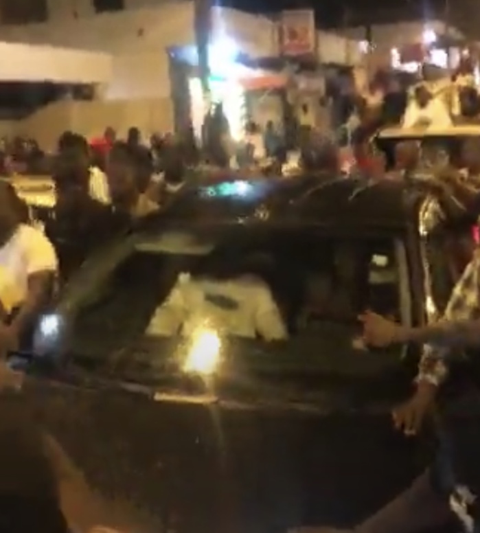 Khalifa Sall fait un crochet à la mosquée Mazalikoul Djinane avant de continuer sa route.