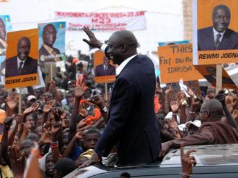 Son ambition d’être le 4eme président du Sénégal  le pousse à user de tous ses moyens pour reconquérir  le cœur  des Sénégalais. Idrissa Seck a très tôt pris d’assaut les rues de Dakar pour  contester la candidature de Wade à l’occasion de la marche