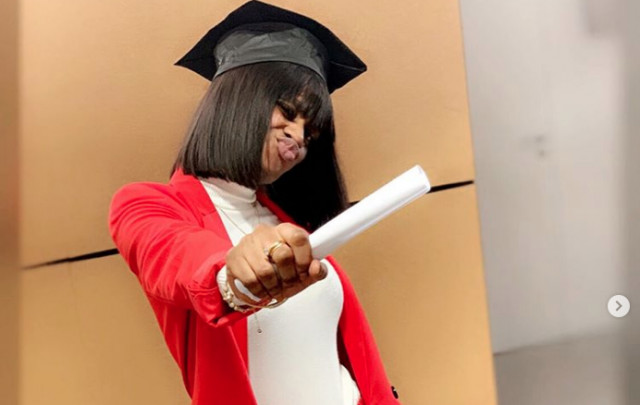 Photo – La sœur de Waly Seck, Aïcha aurait décroche son diplôme