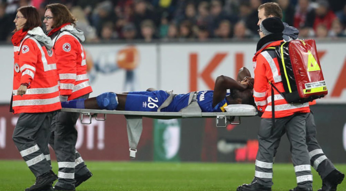Bundesliga Liga : Salif Sané évacué sur civière après une blessure au genou