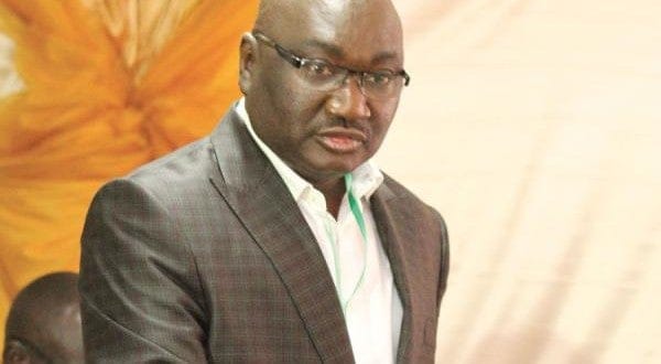 .on a été informé que Me ndiaye a enfin avoué que c'est lui-même qui est parti prendre le cheque des 300 millions de l'afrobasket 2017,