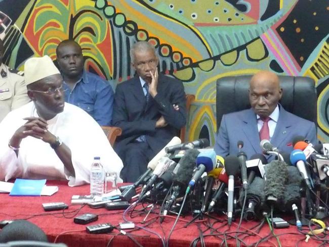 A Diourbel, Me Wade tend la main aux chefs religieux et rogne dans les rangs de l’opposition