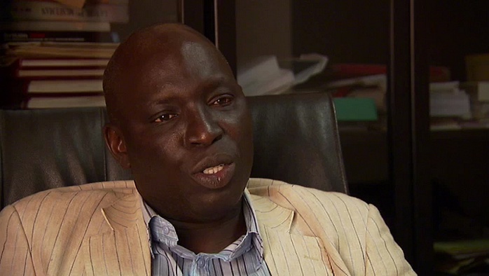+MADIAMBAL DIAGNE DÉNONCE LE «JOURNALISME-SPECTACLE»