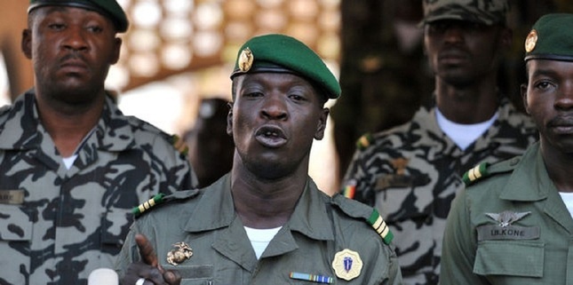 Mali : le président Traoré menace les rebelles de guerre totale