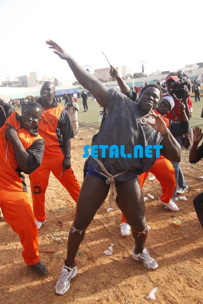 REGARDEZ. Les images du combat Balla Gaye 2 Vs Yékini