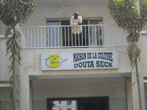 La directrice de la maison de culture Douta Seck limogée par Awa Ndiaye retrouve son poste