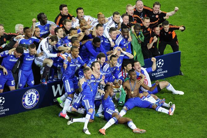 Finale Ligue des champions: Drogba offre la coupe à Chelsea aux dépens de Bayern de Munich