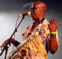 Révélations sur l’absence de Manu Dibango : Saint-Louis Jazz accuse Mme Rossi de l’Institut français