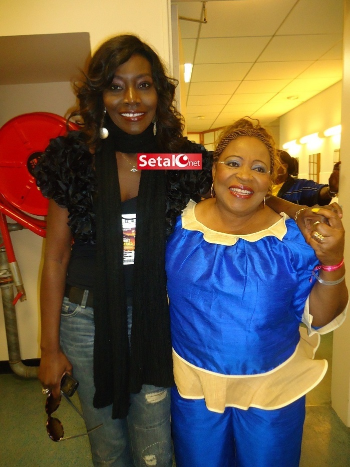 REGARDEZ. La Diva Coumba Gawlo Seck en compagnie de la mère du Président gabonais