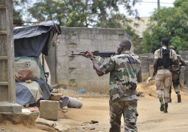 Côte d'Ivoire: cinq militaires tués dans deux attaques à Abidjan