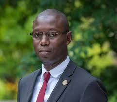 Opposé à l'utilisation de l'artémisia contre le paludisme - Il valide la plante face au covid-19 : Qu'est-ce qui fait courir le Pr Daouda Ndiaye ?