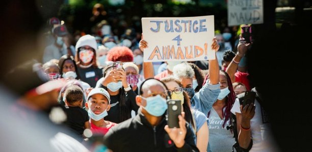 Aux États-Unis, une enquête fédérale réclamée après le meurtre d'un jeune Noir en Géorgie