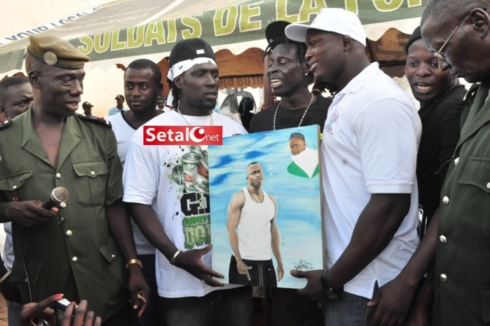 REGARDEZ. Modou Lô ravitaille les prisons