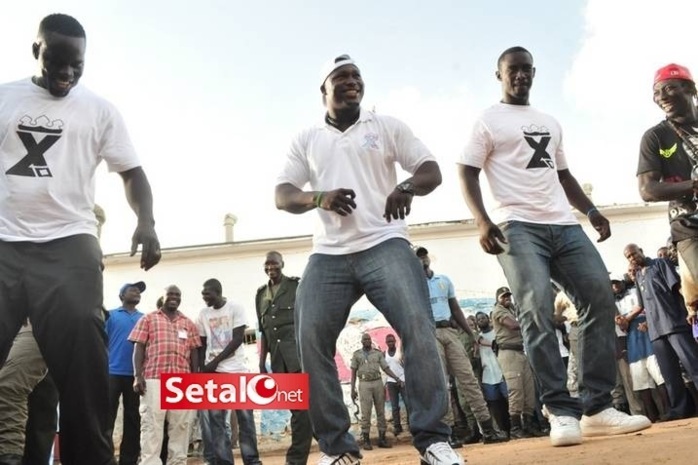 REGARDEZ. Modou Lô ravitaille les prisons