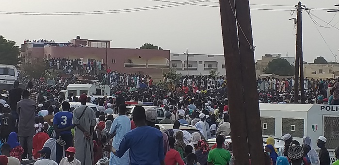 Tivaouane : Le Khalife des Tidianes accompagne son defunt frère Pape Malick Sy jusqu'à sa dernière demeure à Ndiandakhoune.