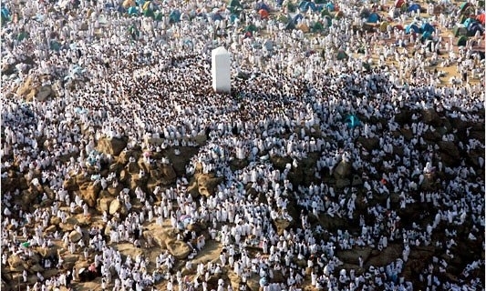 Convergence de pèlerins à Mouna pour la lapidation de Satan 