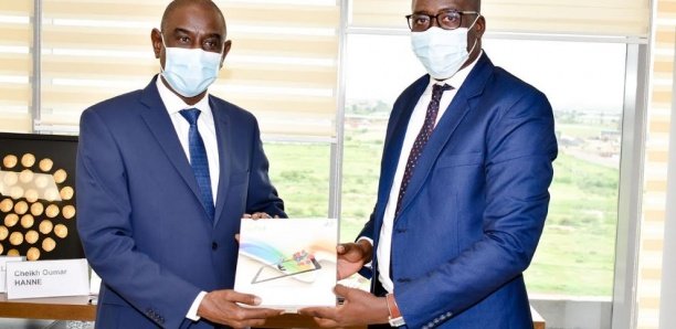Thornton Sénégal offre 200 tablettes au ministère de l’Education