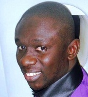 Comment le chanteur Pape Diouf s'est fait voler son Samsung Galaxy S3 en Gambie