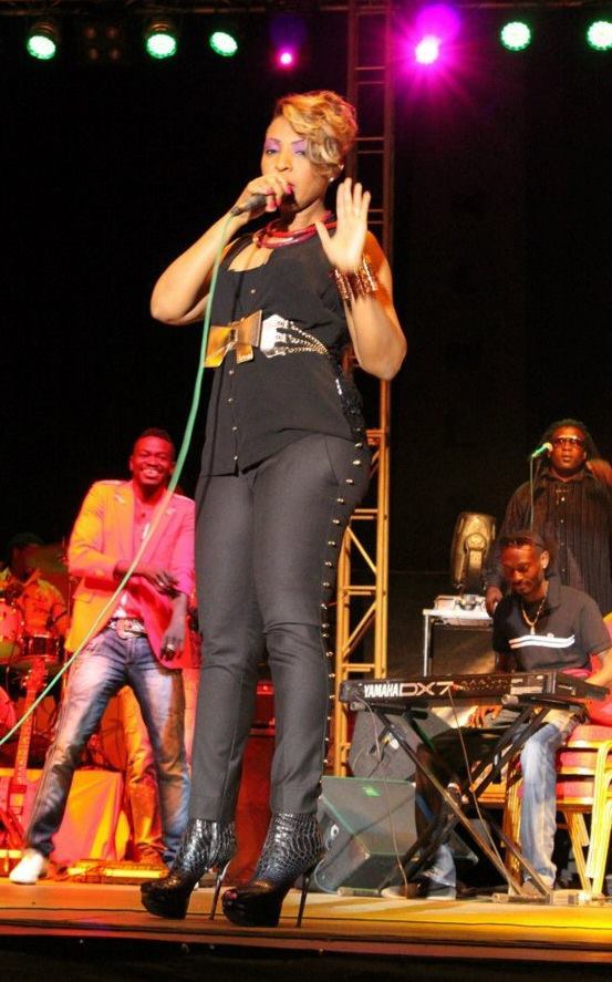 REGARDEZ. Viviane s'épanouit dans le célibat