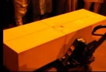 REGARDEZ. Arrivée de la dépouille de Cheikh Ndiaye , le sénégalais tué en Gréce