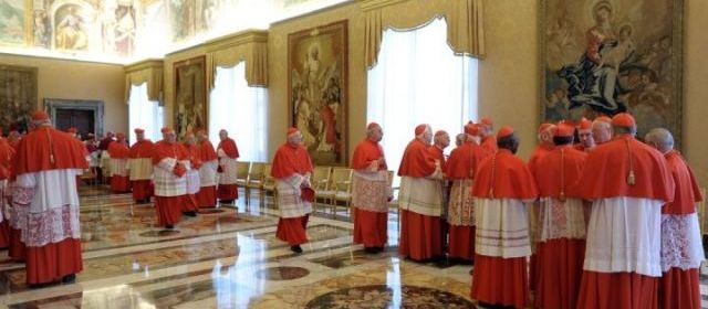 Vatican : les cardinaux interdits de tweets avant la fin du conclave