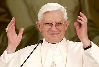 Dans son dernier Angelus, Benoît XVI affirme ne pas abandonner l'Église
