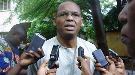 "L'armée peut reprendre le pouvoir", prévient Tierno Monénembo