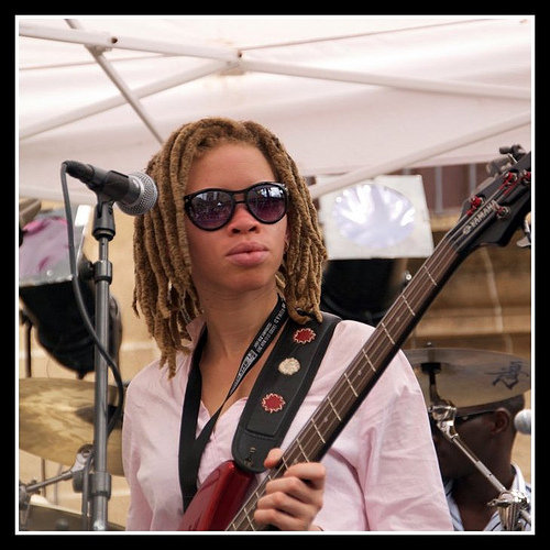 En 1992, à Kaolack, au Sénégal, Jac, passionné de musique, du haut de ses 11 ans supplia son père de lui acheter une guitare. Rejoint par ses frères, Cheikh, Fallou, Ibrahima et par leur sœur Ma Keita ; ce fut le début d’une belle aventure pour une f