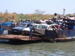 Des passagers sénégalais sont coincés depuis ce matin au fleuve de la Gambie à Farafégné. 