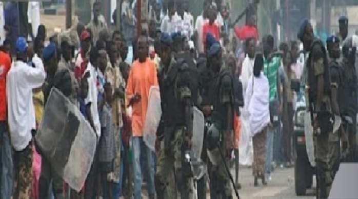 Ziguinchor / Manifestation éclairage public des 54 mètres : Les 19 jeunes arrêtés libres, le préfet convoque une rencontre ce vendredi Ziguinchor / Manifestation éclairage public des 54 mètres : Les 19 jeunes arrêtés libres, le préfet convoque une rencontre ce vendredi