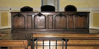 TENTATIVE DE VIOL: Le « coxeur » éjacule sur la cuisse d’une dame et urine devant la barre