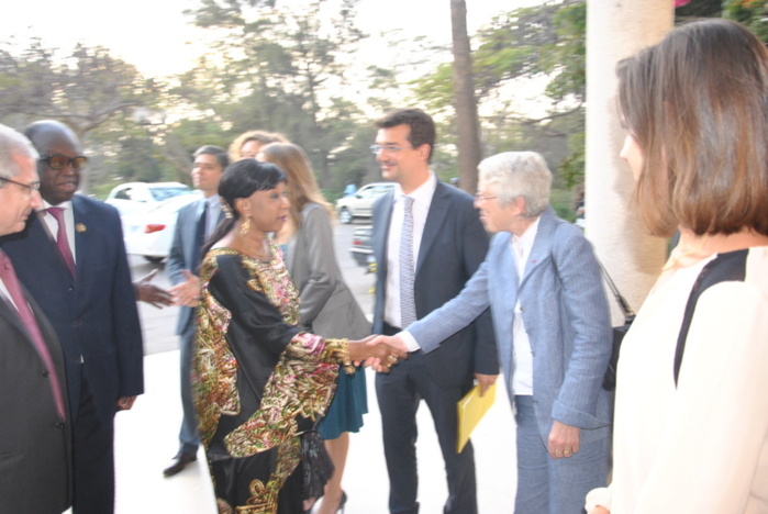 REGARDEZ.  La cérémonie de décoration au Grand Croix de l’Ordre Français du Mérite à Moustapha Niasse.