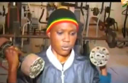 Vidéo: Les filles sont prêtes pour les combats du 4 avril. Regardez l’entrainement des lutteuses