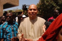 En 2004, Karim Wade pesait 300 milliards