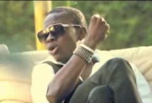 REGARDEZ. Les clips du chanteur-voleur Soryba Kouyaté