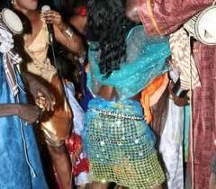 Scandale dans la presse : Des journalistes de lutte s’offrent à  un lutteur