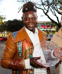 Mike Sylla reçoit le "Designers Choice Award"