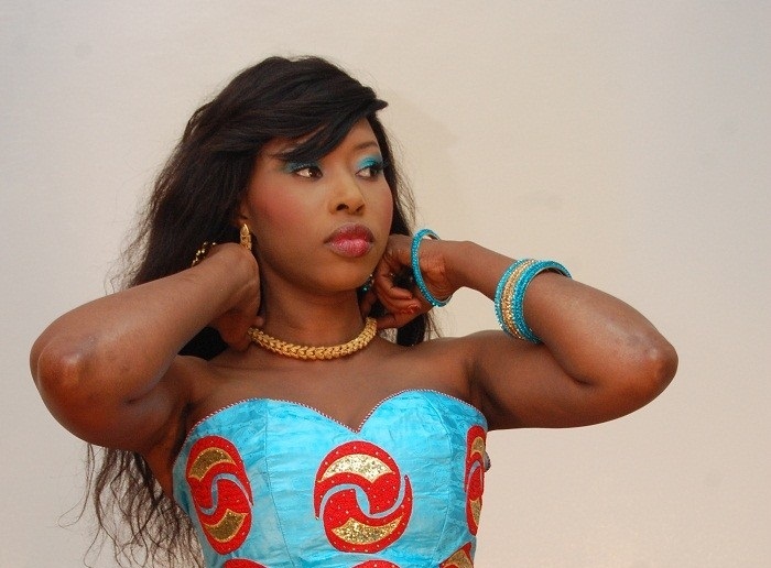 Pour son excellent travail dans « Horaire-bi » : Bessel Basse décorée lors de la Nuit des Calebasses de l’Excellence Awards