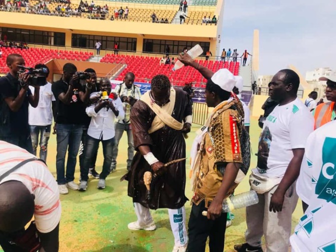 Drapeau Docteur Alioune Sarr - Diène Kaïré terrasse Modou Anta