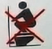 Une animatrice très célèbre pisse dans la rue