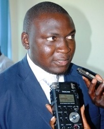 L’emprisonnement de Bara Gaye : Un cadeau du pouvoir aux lobbies gays, selon Toussaint Manga