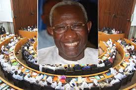 Iba Der Thiam en voie de démentir Racine Sy, crache sur le salaire des DG