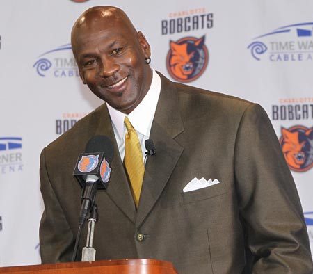MICHAEL JORDAN: Avec 80 millions USD du sponsor Nike, l'ex star NBA est le sportifs le plus payé