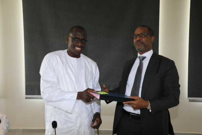 Impôts et domaines : Signature des contrats annuels d’objectifs entre le directeur général et les directeurs de la DGID Impôts et domaines : Signature des contrats annuels d’objectifs entre le directeur général et les directeurs de la DGID