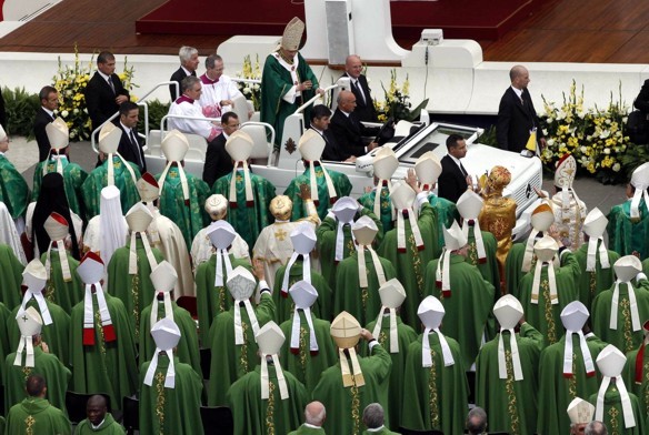 Le PAPE François liste aux Nonces les critères de sélection pour un évêque.