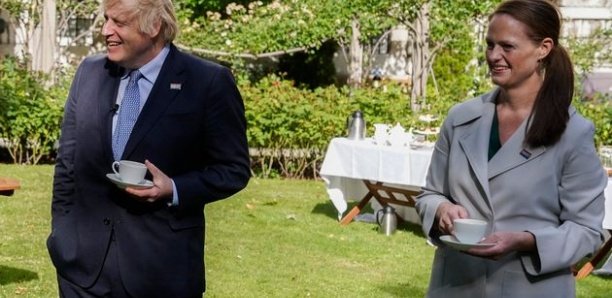 Au chevet de Boris Johnson quand il avait le covid-19, une infirmière démissionne "dégoûtée"