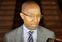 Les autoponts vont ''soulager le calvaire de la banlieue'', dit Abdoul Mbaye